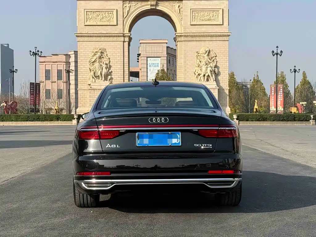 AUDI A8