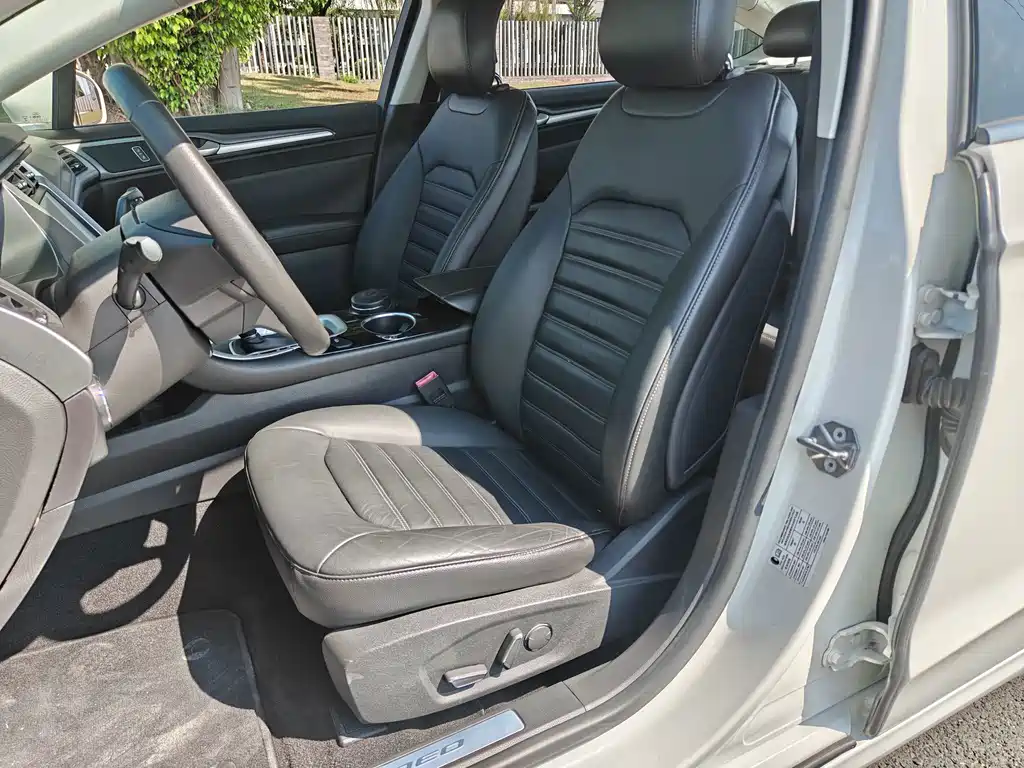 Ford Mondeo — миниатюра 10
