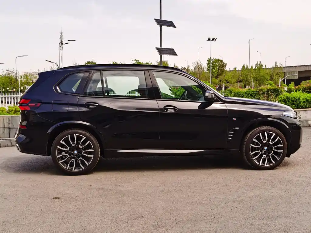 BMW X5 2025 xDrive 40Li M Sport