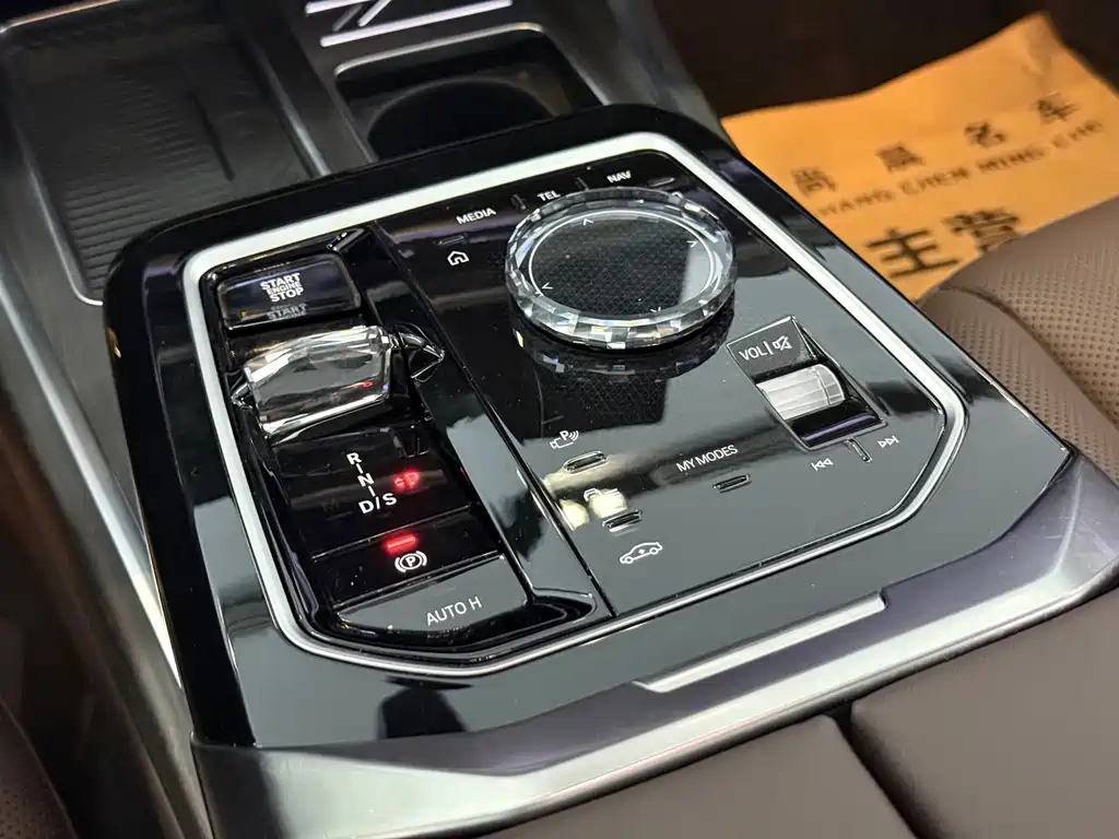 BMW 7 Series — миниатюра 9