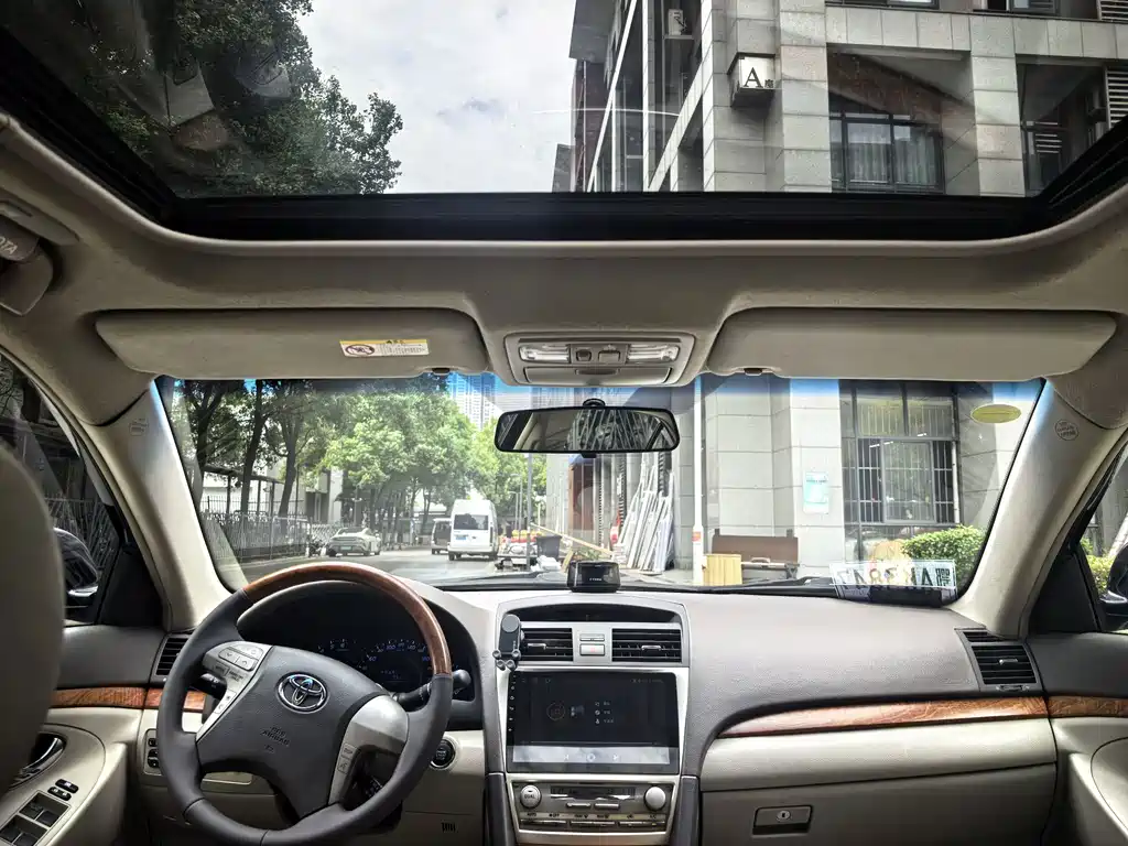 Toyota Camry — миниатюра 10