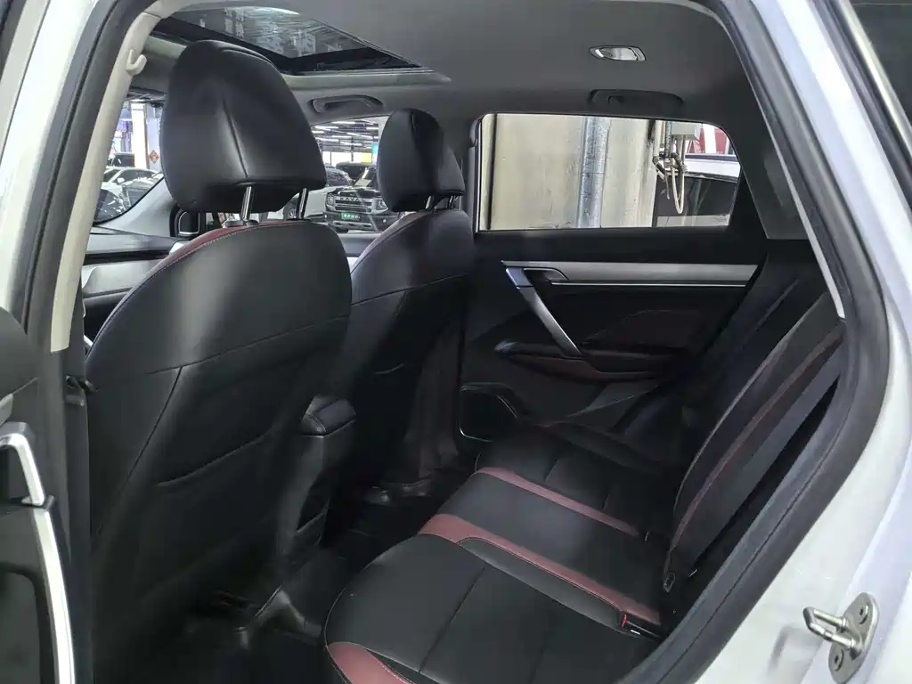 Geely Binyue — миниатюра 8