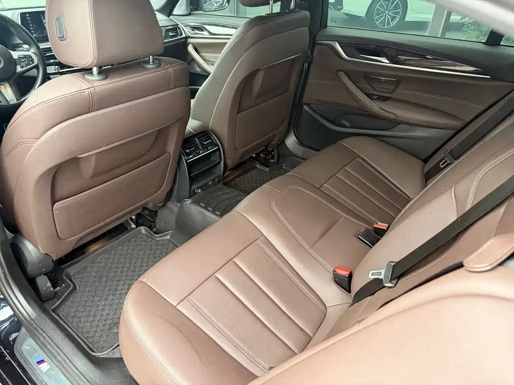 BMW 5 Series — миниатюра 21