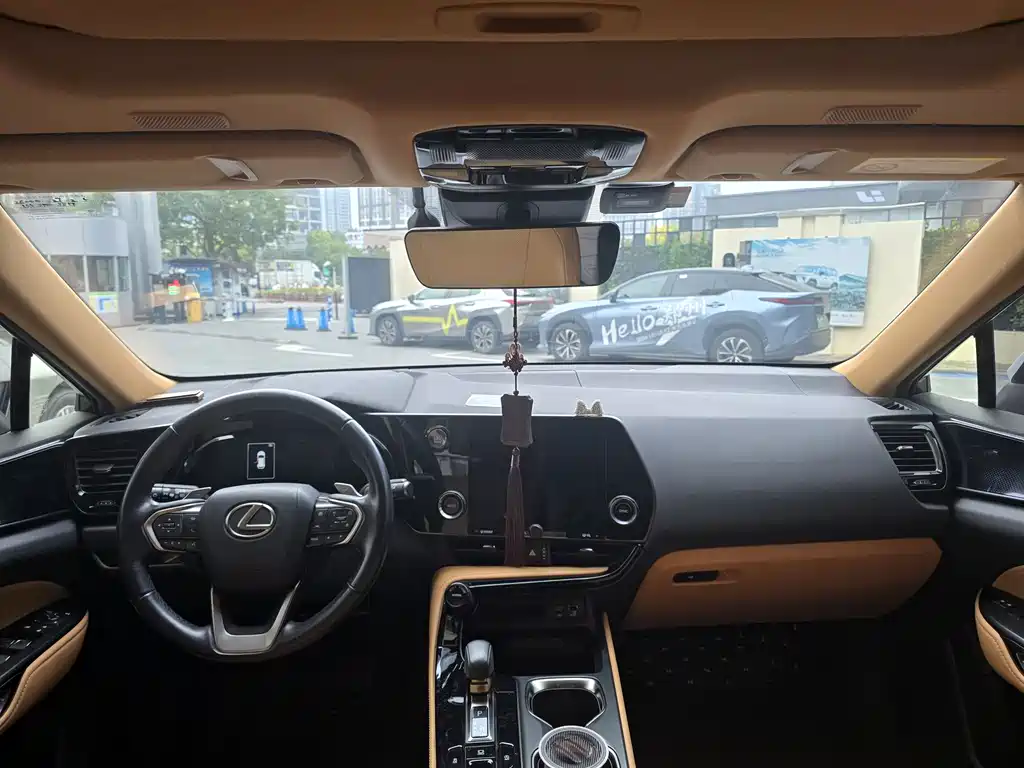 Lexus NX — миниатюра 6
