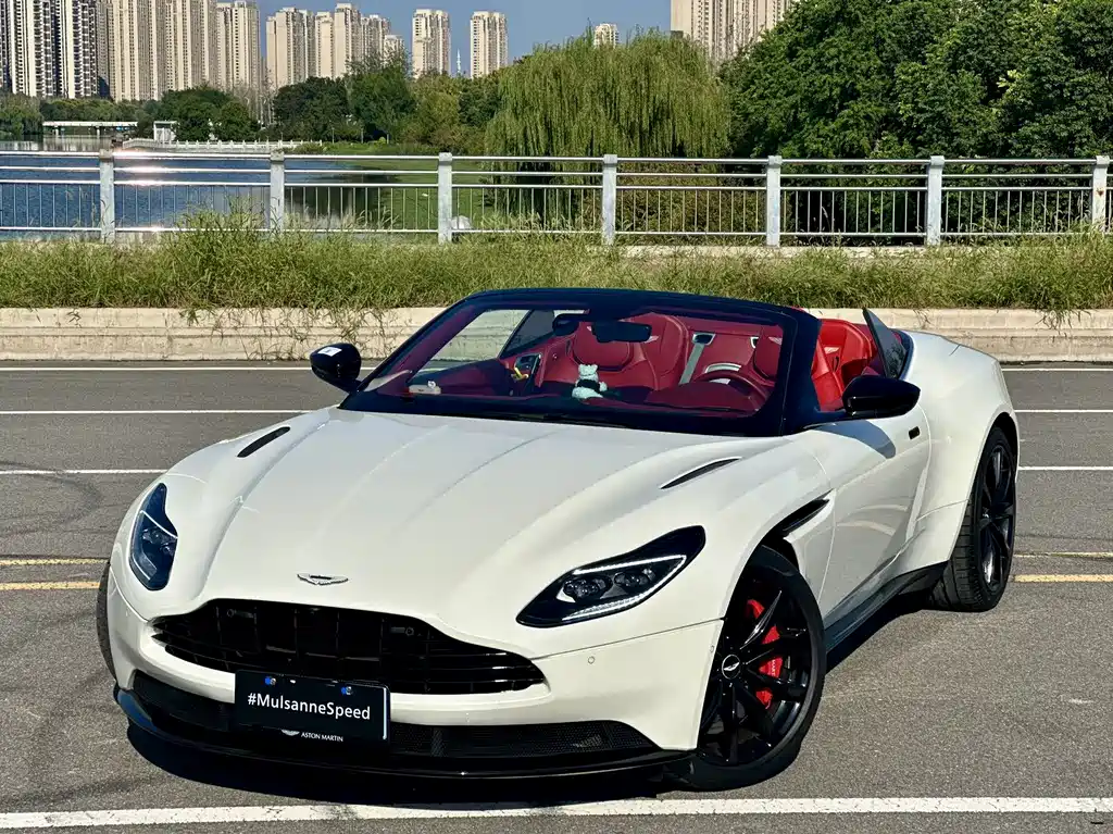 ASTON MARTIN DB11