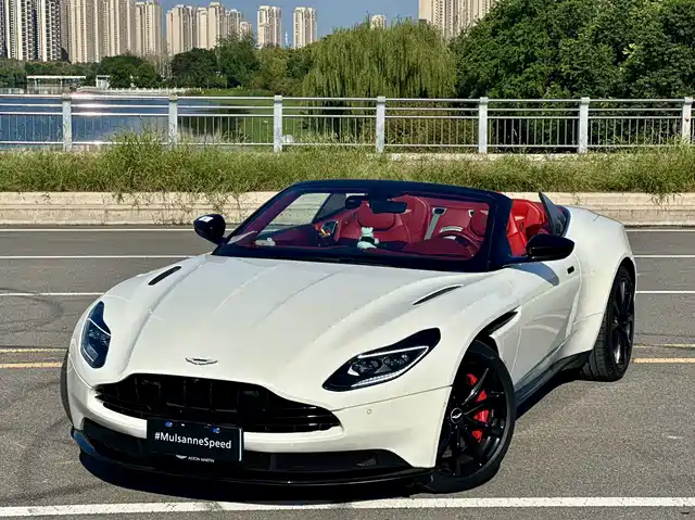 ASTON MARTIN  DB11 2019