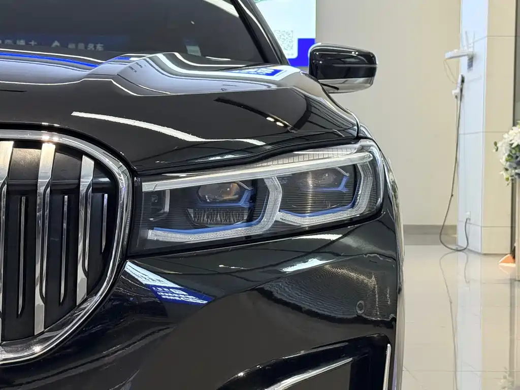 BMW 7 Series — миниатюра 4