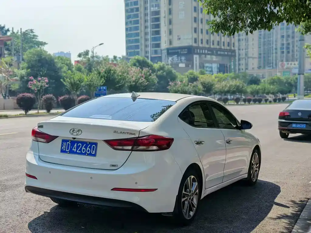 Hyundai Elantra — миниатюра 8