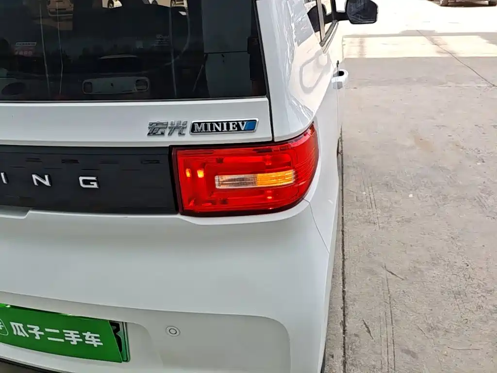 Wuling MINIEV — миниатюра 8