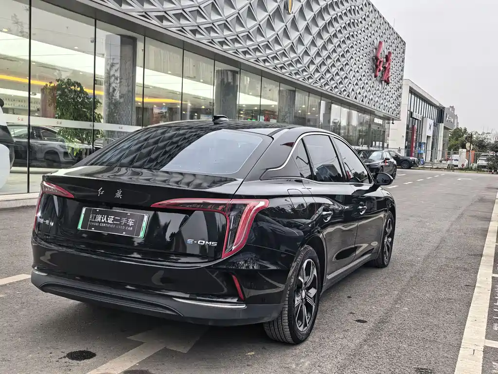 Hongqi HONGQI E QM5