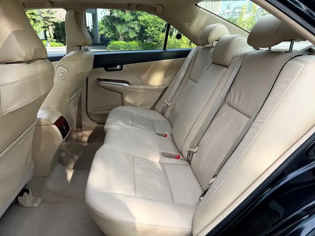 Toyota Camry — миниатюра 10