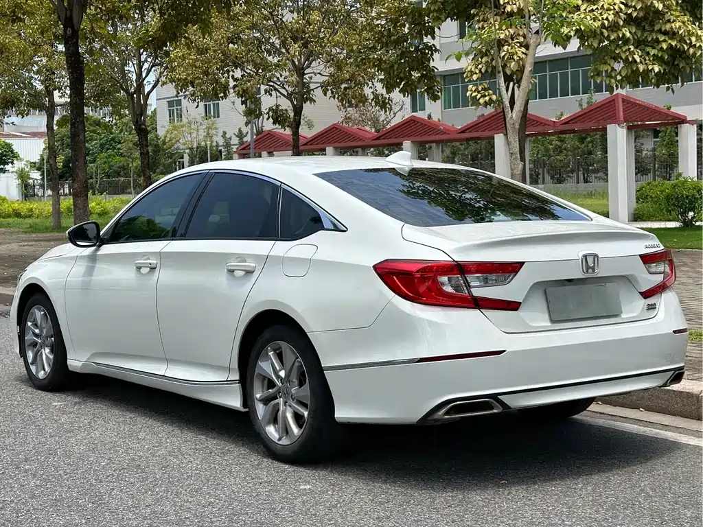 Honda Accord — миниатюра 17