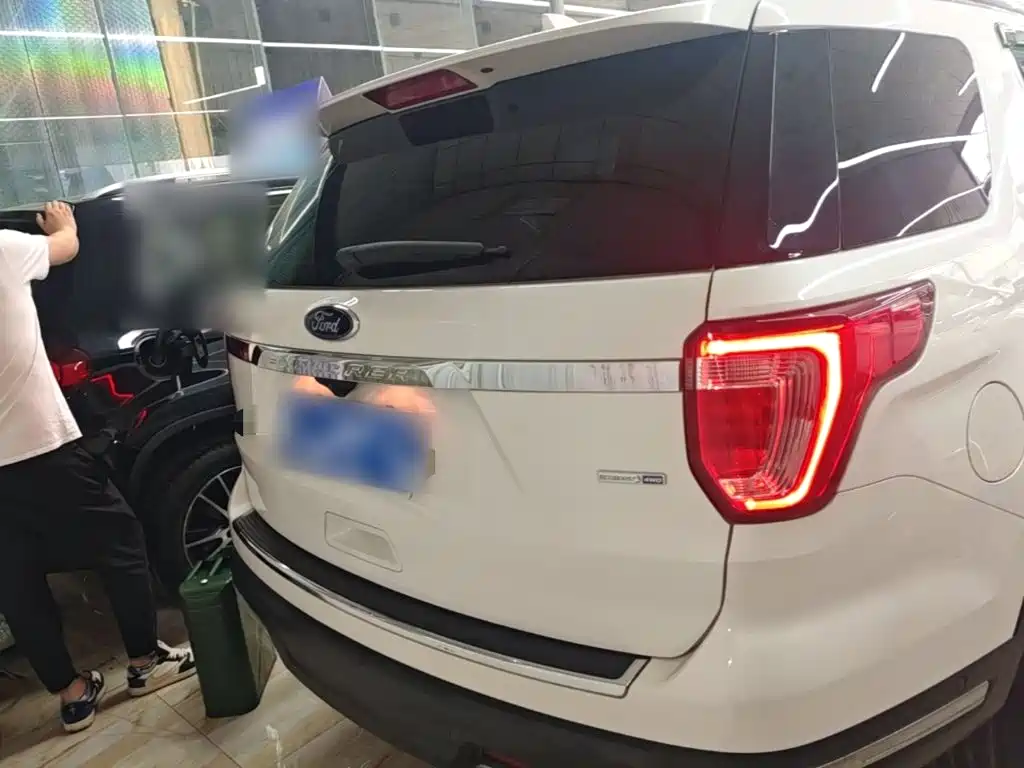 Ford Explorer (Import) — миниатюра 6