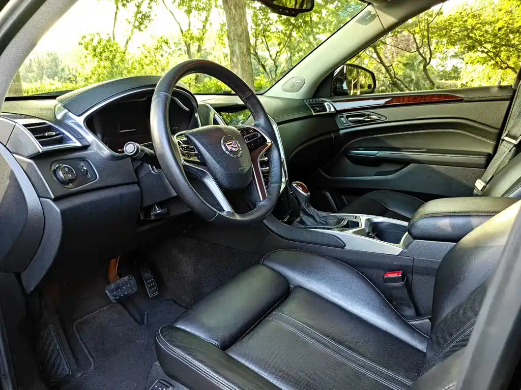 Cadillac SRX — миниатюра 4