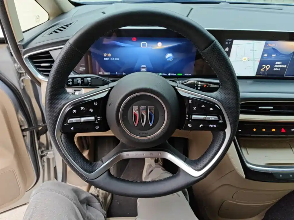 Buick GL8 Hybrid — миниатюра 11