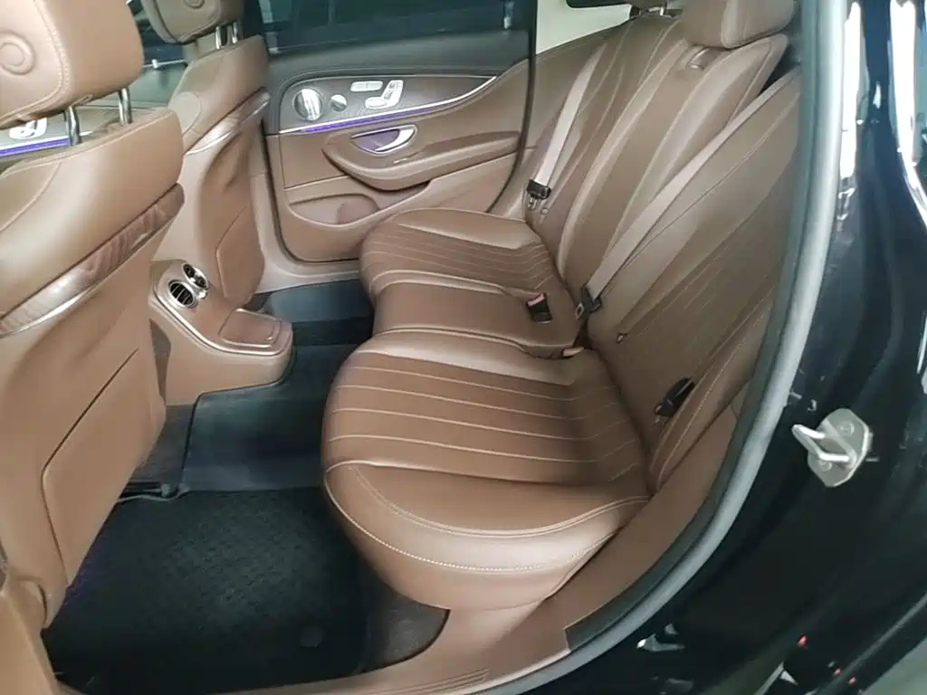 Mercedes-Benz E-Class — миниатюра 17