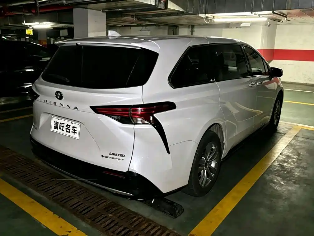 Toyota Sienna — миниатюра 5
