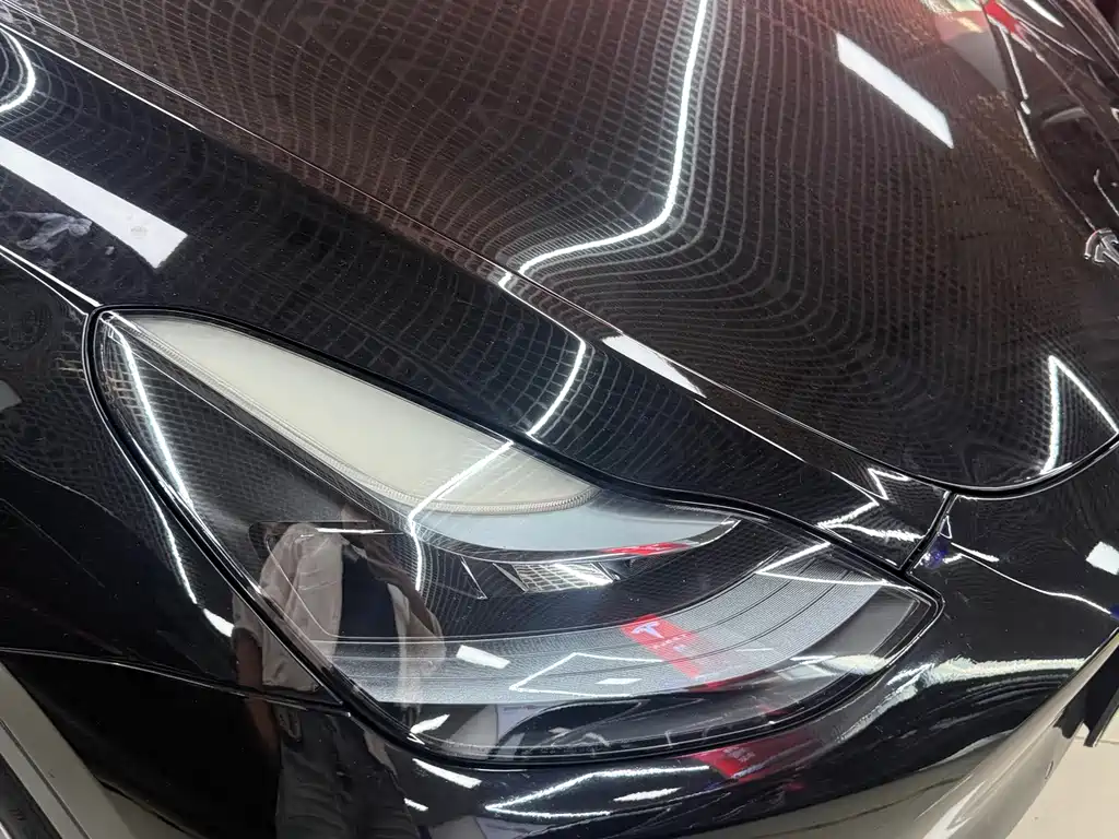 Tesla Model Y — миниатюра 15