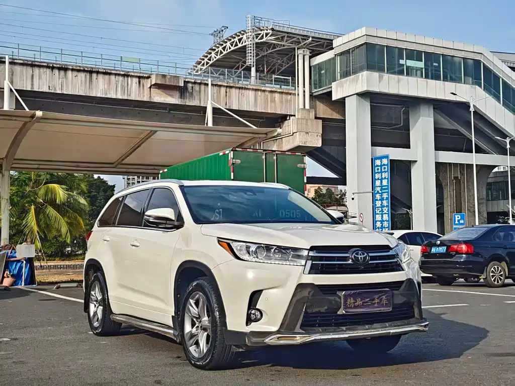 TOYOTA HIGHLANDER
