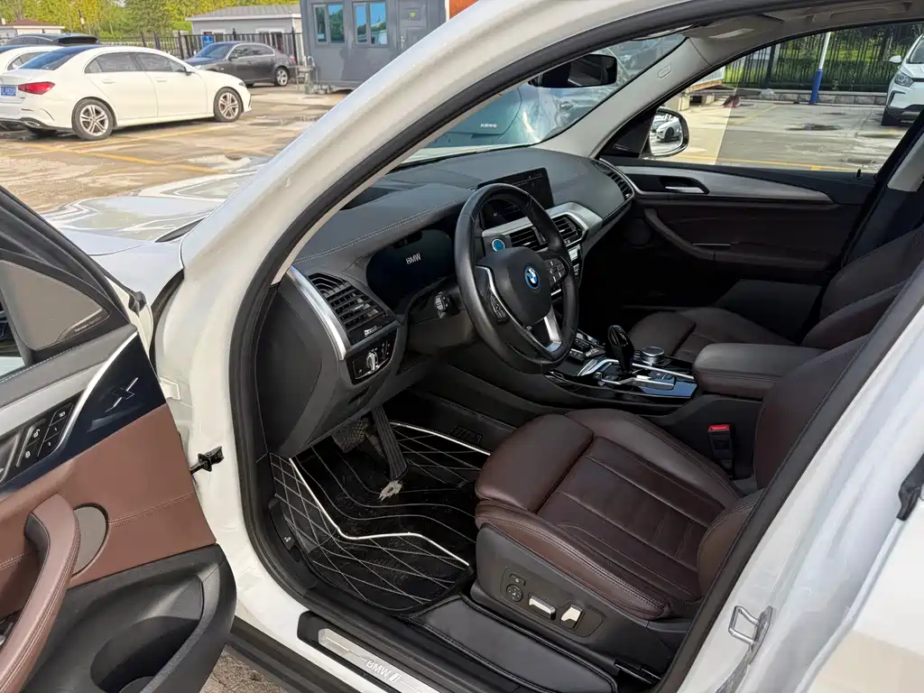 BMW iX3 — миниатюра 4