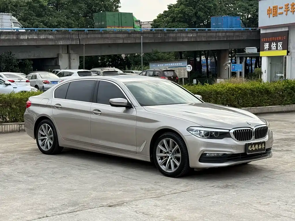 BMW 5 Series — миниатюра 3