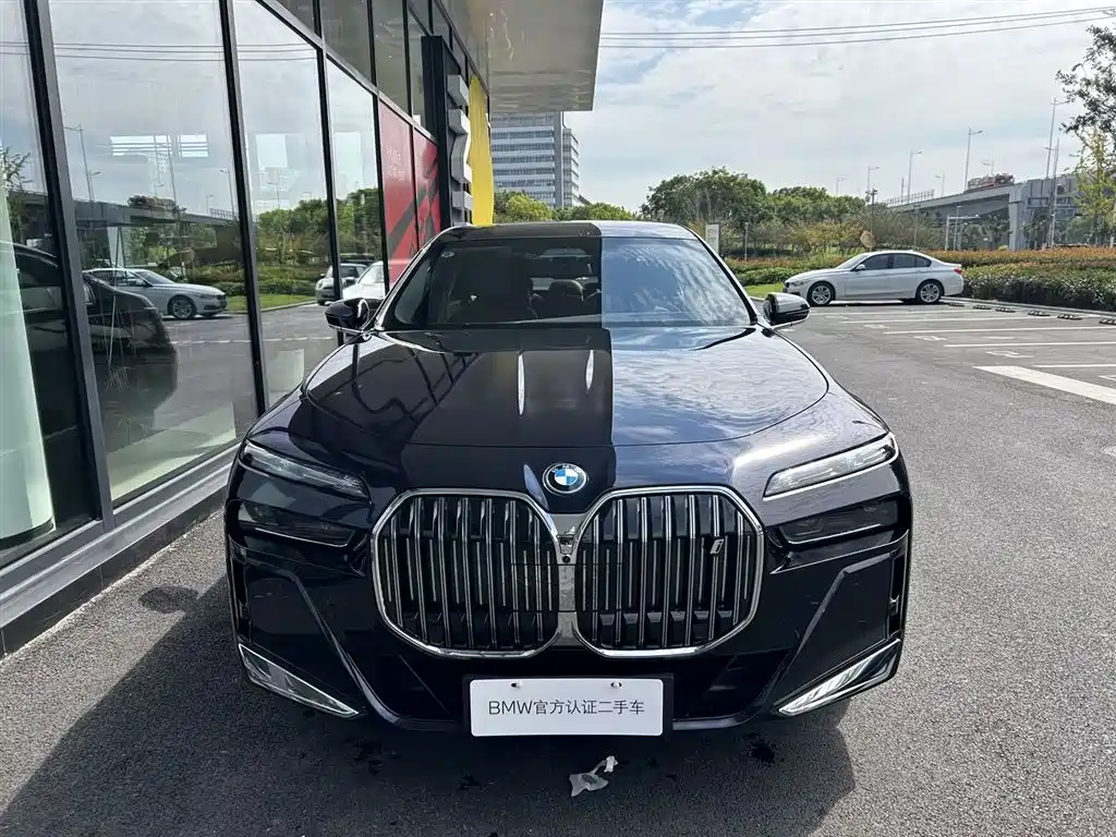 BMW i7 — миниатюра 2