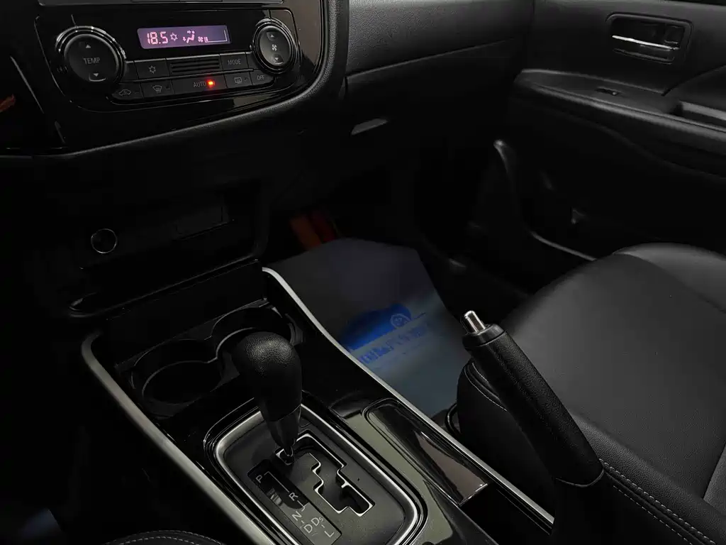 Mitsubishi Outlander 2.0L 2WD Smooth Travel Edition 5 seats, фото 13