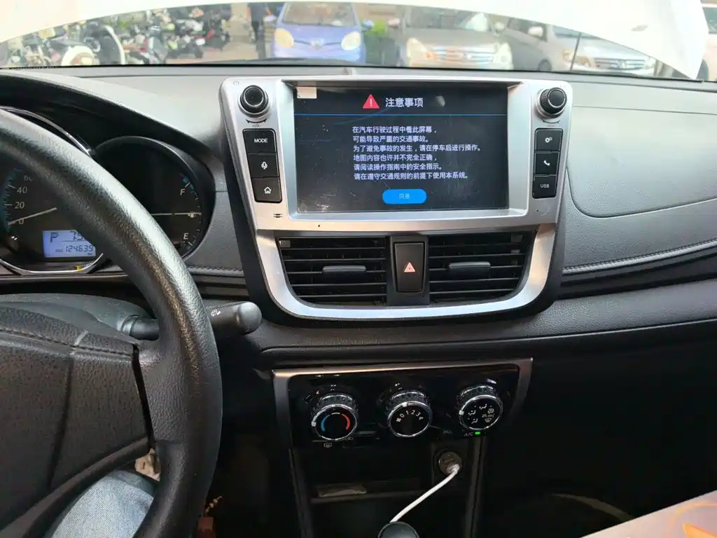 Toyota Yaris L — миниатюра 9