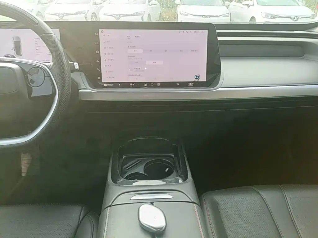 XPeng P7 — миниатюра 13