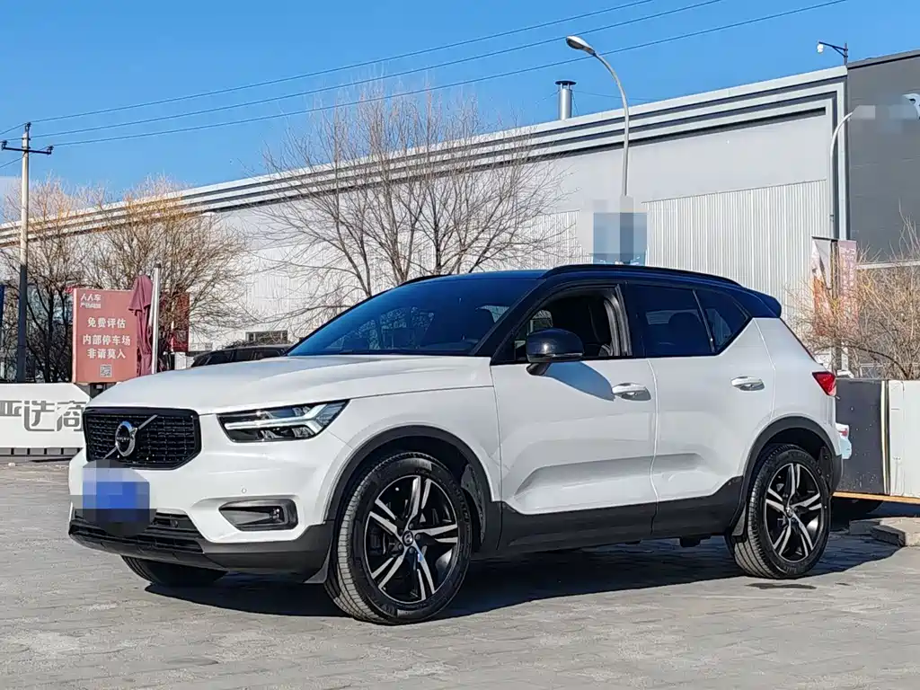 VOLVO XC40