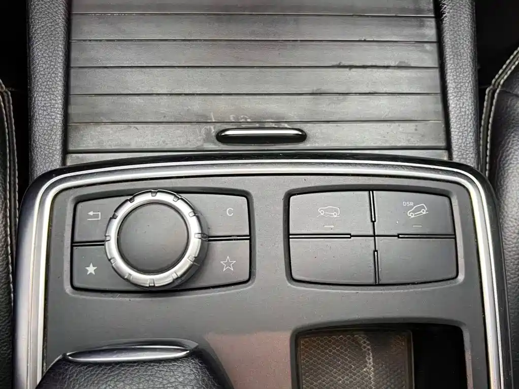 Mercedes-Benz M-Class — миниатюра 12