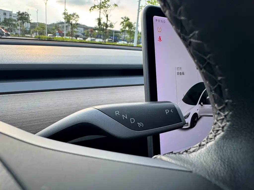 Tesla Model 3 — миниатюра 15