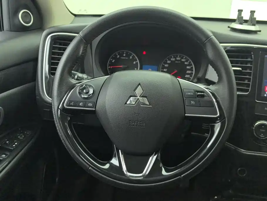 Mitsubishi Outlander — миниатюра 15