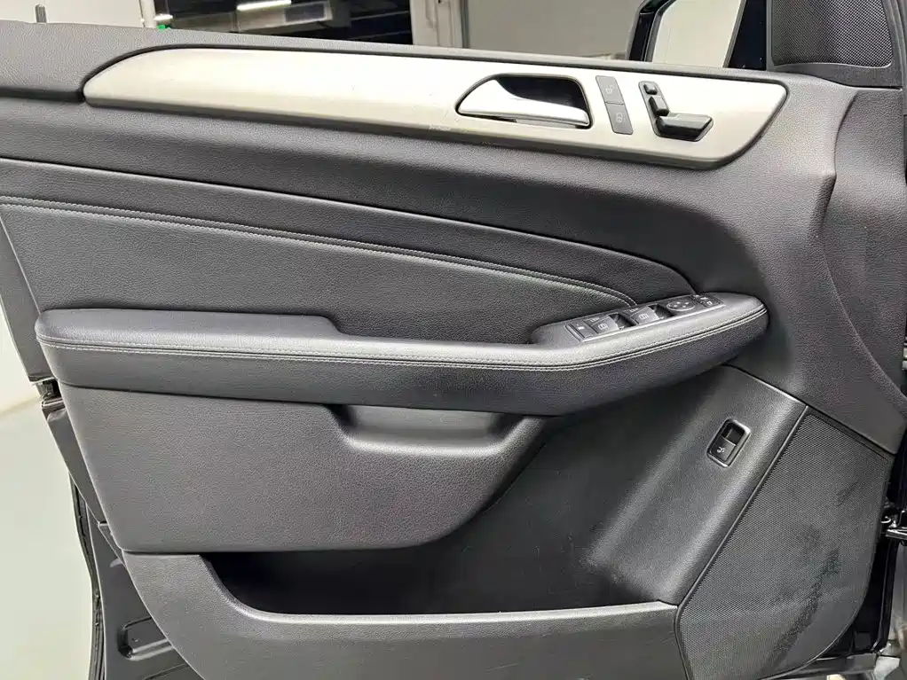 Mercedes-Benz M-Class — миниатюра 6