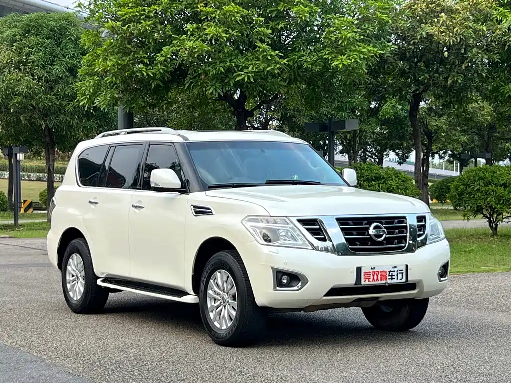 Nissan Patrol 2017 4.0L AT