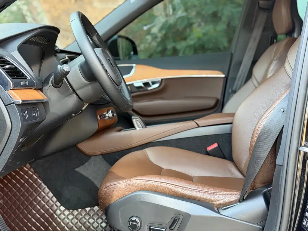 Volvo XC90 2021 B5 Luxury 7 мест