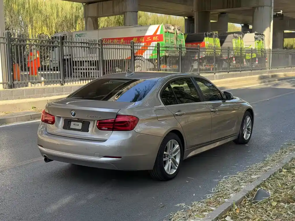 BMW 3 SERIES