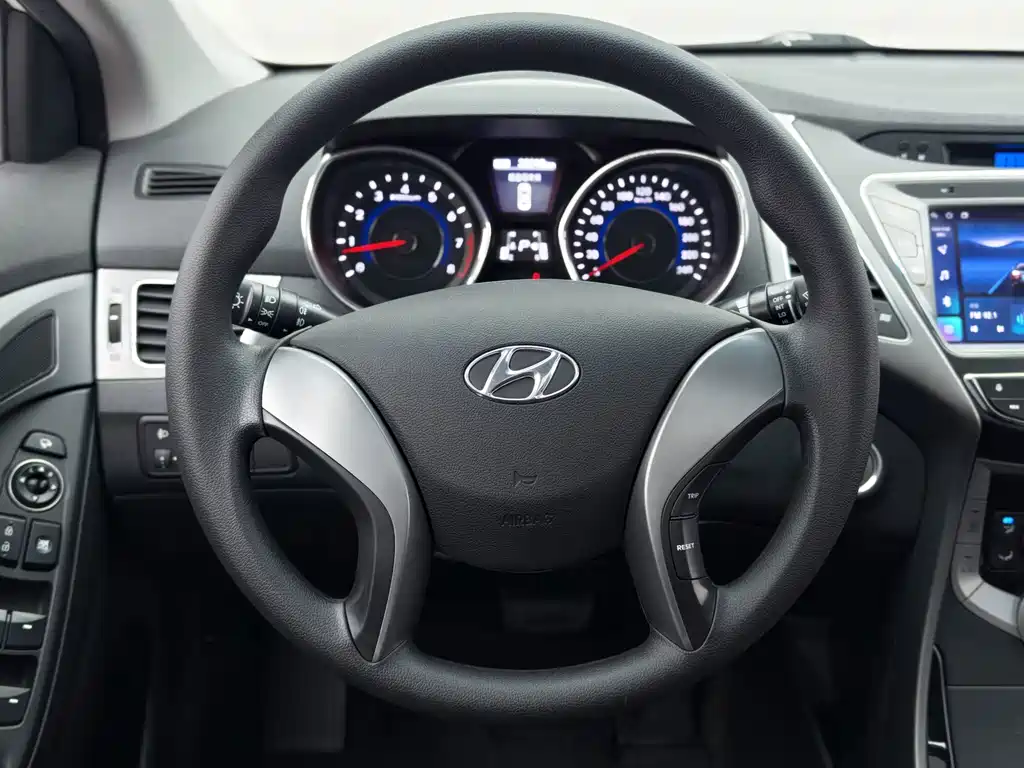 Hyundai Elantra Langdong — миниатюра 28