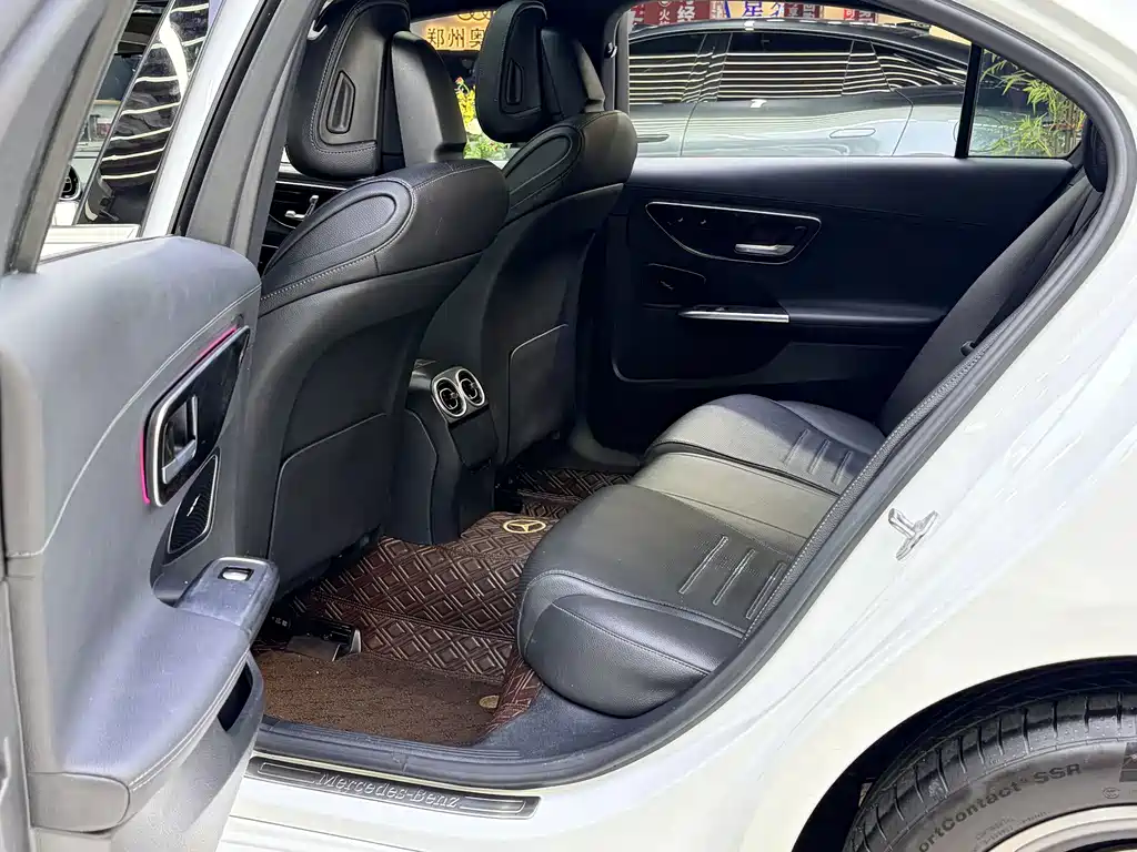 Mercedes-Benz C-Class — миниатюра 12