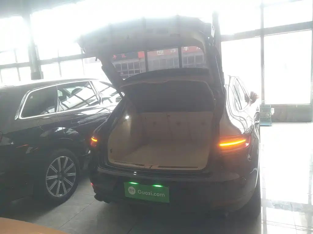 Porsche Macan — миниатюра 16