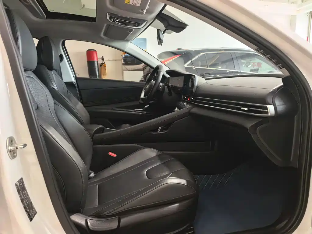 Hyundai Elantra — миниатюра 16