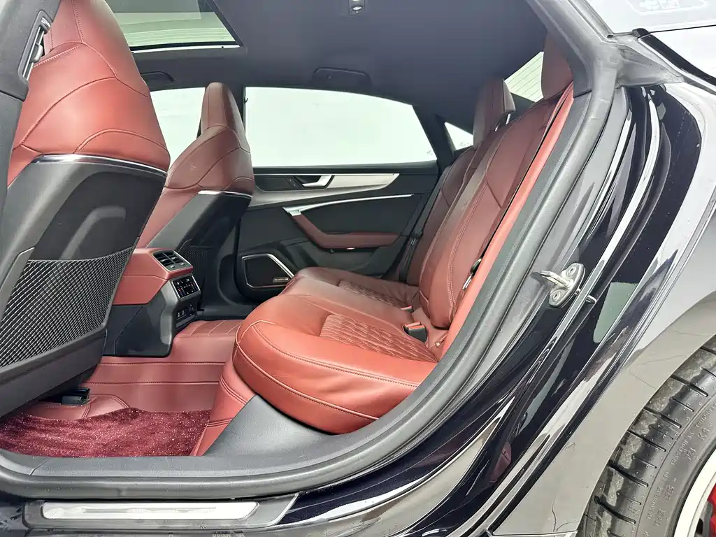 Audi A7L 2024 45 TFSI quattro S-line
