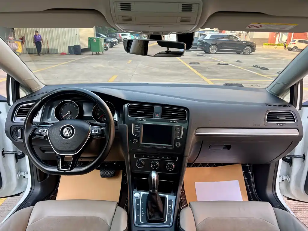 Volkswagen Golf 2017 230TSI AT Luxury