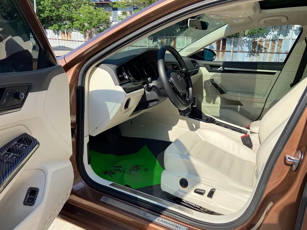 Volkswagen Lamando 2015 330TSI DSG Luxury