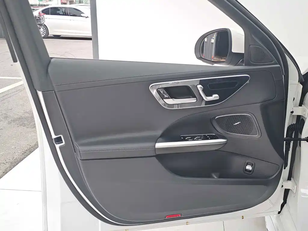 Mercedes-Benz C-Class — миниатюра 15
