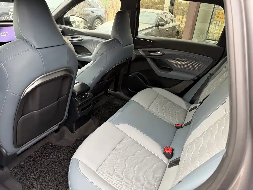 Audi Q6L e-tron — миниатюра 8