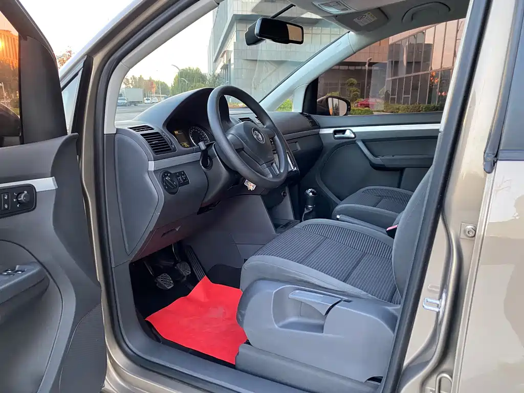 Volkswagen Touran — миниатюра 4