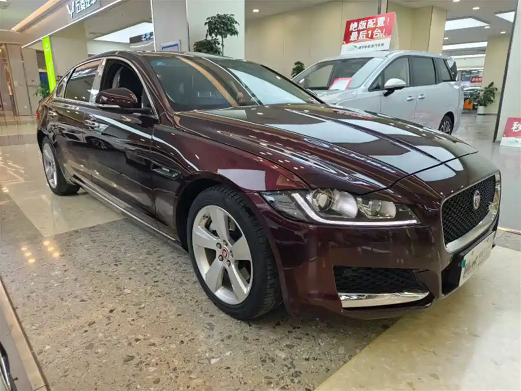 Jaguar XFL — миниатюра 3