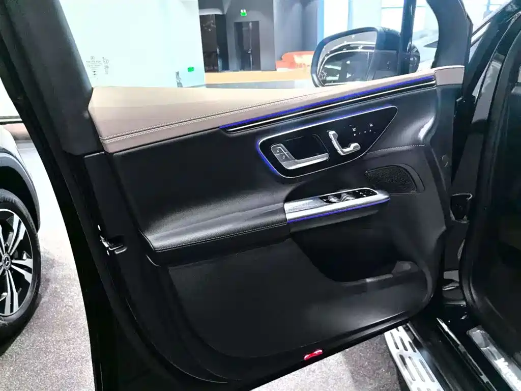 MERCEDES-BENZ EQE SUV