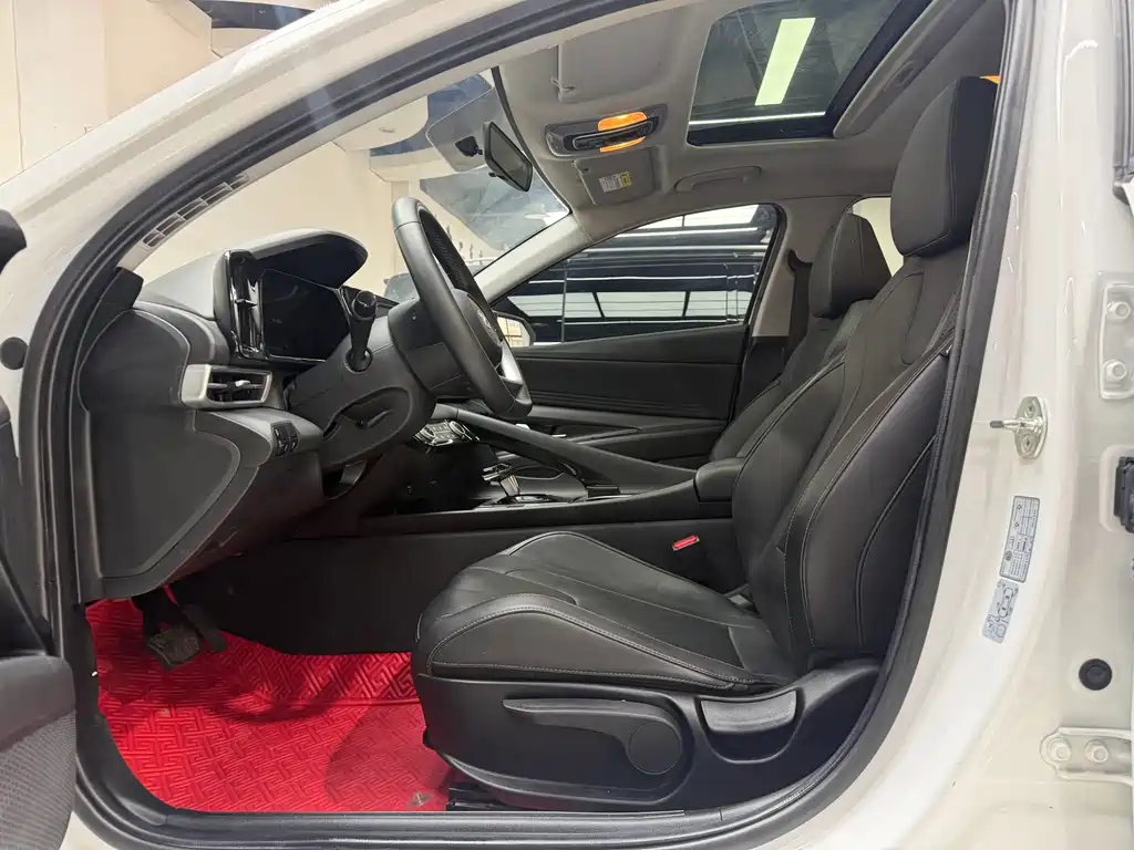 Hyundai Elantra — миниатюра 7